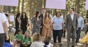 Kryeministri Kurti vizitoi kampin veror SOS Fshatrat e Fëmijëve kryeministri-kurti-vizitoi-kampin-veror-sos-fshatrat-e-femijeve