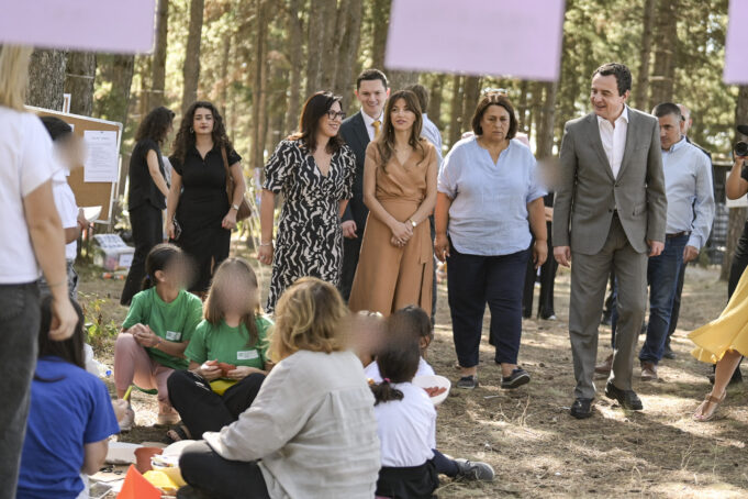 kryeministri-kurti-vizitoi-kampin-veror-sos-fshatrat-e-femijeve