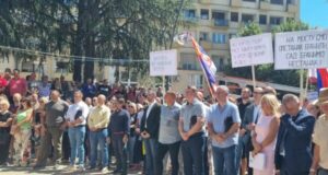 Përfundon e qetë protesta e serbëve në veri, morën pjesë rreth 600 vetë perfundon-e-qete-protesta-e-serbeve-ne-veri,-moren-pjese-rreth-600-vete