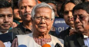 Laureati i Nobelit Muhamed Yunus do të kryesojë qeverinë e përkohshme të Bangladeshit laureati-i-nobelit-muhamed-yunus-do-te-kryesoje-qeverine-e-perkohshme-te-bangladeshit