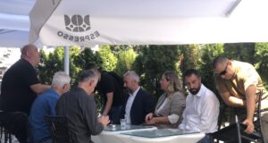 Pas testimeve të Urës së Ibrit, Krasniqi e Atiq pinë kafe në pjesën veriore pas-testimeve-te-ures-se-ibrit,-krasniqi-e-atiq-pine-kafe-ne-pjesen-veriore