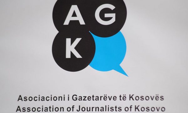 agk:-foto-montazhe-te-rrezikshme-me-fotografi-te-gazetareve-dhe-mediave agk:-foto-montazhe-te-rrezikshme-me-fotografi-te-gazetareve-dhe-mediave