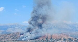 Zjarr i fuqishëm në Finiq, rrezikohen banesat zjarr-i-fuqishem-ne-finiq,-rrezikohen-banesat