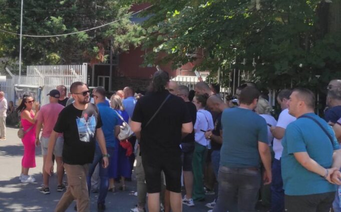 proteste-ne-veri-–-kerkohet-lirimi-i-2-politikaneve-serbe- 