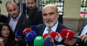 PD dorëzon në Kuvend mocionin për heqjen e mandatit të deputetit Sinaj pd-dorezon-ne-kuvend-mocionin-per-heqjen-e-mandatit-te-deputetit-sinaj