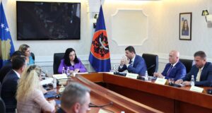 Opozita kërkon që zgjedhjet të mbahen më 26 janar, VV-ja preferon shkurtin: Kë do ta dëgjojë presidentja Osmani? opozita-kerkon-qe-zgjedhjet-te-mbahen-me-26-janar,-vv-ja-preferon-shkurtin:-ke-do-ta-degjoje-presidentja-osmani?