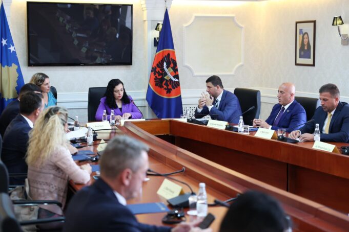 opozita-kerkon-qe-zgjedhjet-te-mbahen-me-26-janar,-vv-ja-preferon-shkurtin:-ke-do-ta-degjoje-presidentja-osmani?