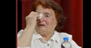 “Erdh e më puthi në dy faqet”, nëna Zarife Morina tregon si u çmall me djalin dëshmor në ëndërr “erdh-e-me-puthi-ne-dy-faqet”,-nena-zarife-morina-tregon-si-u-cmall-me-djalin-deshmor-ne-enderr