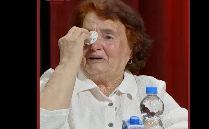 “erdh-e-me-puthi-ne-dy-faqet”,-nena-zarife-morina-tregon-si-u-cmall-me-djalin-deshmor-ne-enderr