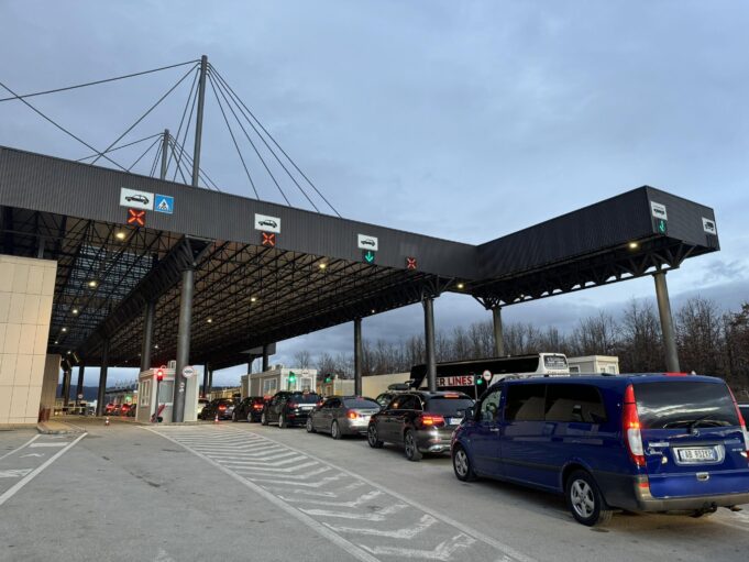 pritjet-deri-ne-dy-ore-per-te-dal-nga-kosova-nga-pikat-kufitare-merdar-dhe-dheu-i-bardhe