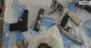 Sherr mes tre vëllezërve në Hamallaj, plagoset njëri, gjenden armë në banesë sherr-mes-tre-vellezerve-ne-hamallaj,-plagoset-njeri,-gjenden-arme-ne-banese