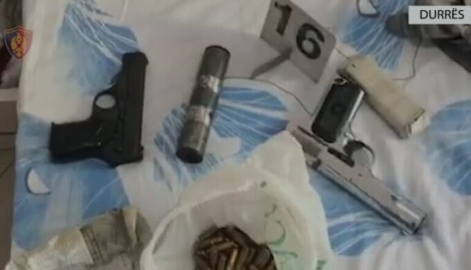 sherr-mes-tre-vellezerve-ne-hamallaj,-plagoset-njeri,-gjenden-arme-ne-banese