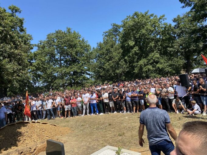 mijera-veta-marrin-pjese-ne-varrimin-e-faton-hajrizit