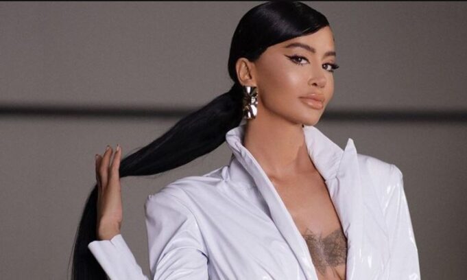 mos-valle-po-vjen-nje-duet-mes-dafines-dhe-mossit?