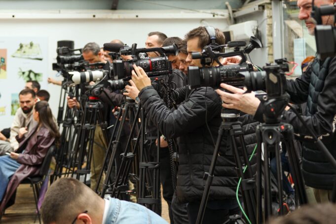 agk:-deklaratat-e-kurteshit-per-gazetaret-jane-te-rrezikshme-dhe-te-papranueshme