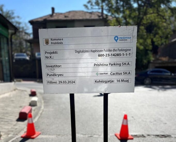 rama-njofton-per-vendosjen-e-senzoreve-ne-parkingje-ne-disa-rruge-te-kryeqytetit,-tregon-perparesite