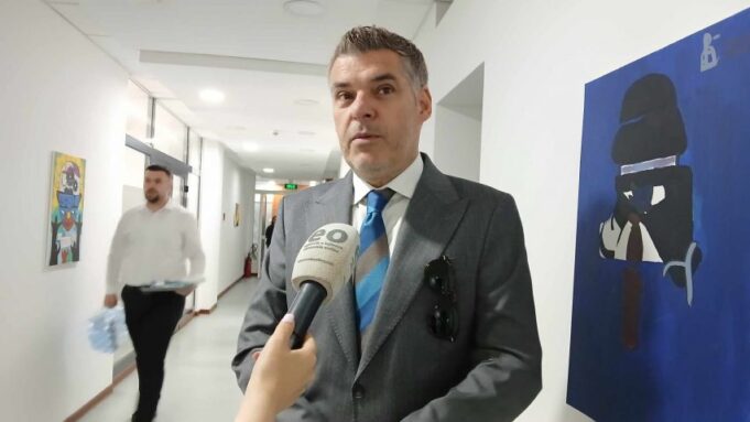 kastrati:-kurti-ka-arritur-ta-shperndaje-te-perkrahesit-e-tij-gjuhen-e-serbeve-kunder-shba-s-e-nato-s