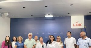 Lushaku-Sadriu: MAShTI i paaftë t’ua sigurojë librat nxënësve, s’ka garanci që çmimet nuk do të ndryshojnë lushaku-sadriu:-mashti-i-paafte-t’ua-siguroje-librat-nxenesve,-s’ka-garanci-qe-cmimet-nuk-do-te-ndryshojne