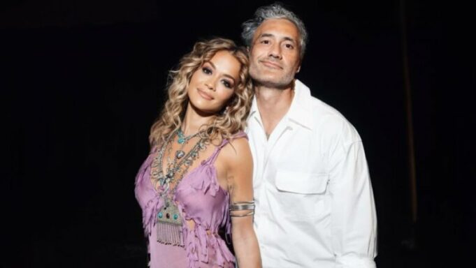 rita-ora-dedikim-te-vecante-bashkeshortit-taika-waititi,-ne-ditelindjen-e-tij-te-49-te