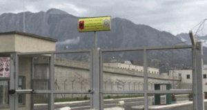 Në pranga efektivi i burgut të Peqinit, u kap me drogë në ambientet e punës ne-pranga-efektivi-i-burgut-te-peqinit,-u-kap-me-droge-ne-ambientet-e-punes