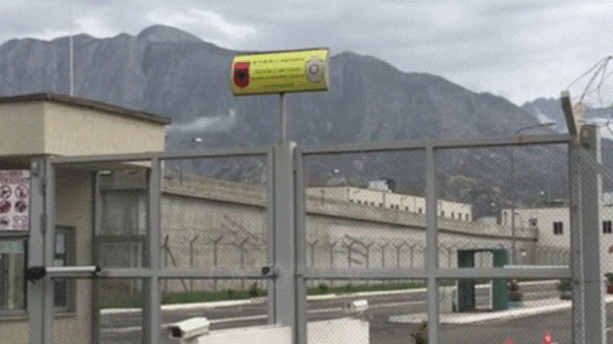 ne-pranga-efektivi-i-burgut-te-peqinit,-u-kap-me-droge-ne-ambientet-e-punes