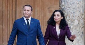 Presidenca mohon se Vjosa Osmani e Prindon Sadriu kishin njohuri për rastin e vrasjes në Ferizaj presidenca-mohon-se-vjosa-osmani-e-prindon-sadriu-kishin-njohuri-per-rastin-e-vrasjes-ne-ferizaj