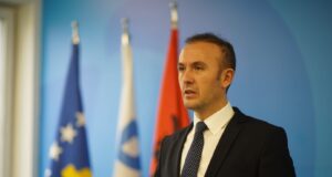 Kurti po flet për investime e zhvillim ekonomik sikur mos të ishte duke jetuar në Kosovë kurti-po-flet-per-investime-e-zhvillim-ekonomik-sikur-mos-te-ishte-duke-jetuar-ne-kosove