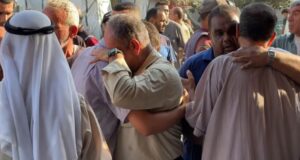 Sulmi izraelit vret 7 anëtarë të së njëjtës familje me Blinken të vendosur për të nxitur armëpushim dhe marrëveshje pengjesh sulmi-izraelit-vret-7-anetare-te-se-njejtes-familje-me-blinken-te-vendosur-per-te-nxitur-armepushim-dhe-marreveshje-pengjesh