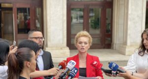 AGK-ja nesër dorëzon në Kushtetuese komentet e përbashkëta për Ligjin e KPM-së agk-ja-neser-dorezon-ne-kushtetuese-komentet-e-perbashketa-per-ligjin-e-kpm-se