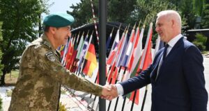 Ndihmës Sekretari i Përgjithshëm i NATO-s diskuton me komandantin e KFOR-it për situatën e sigurisë në Kosovë ndihmes-sekretari-i-pergjithshem-i-nato-s-diskuton-me-komandantin-e-kfor-it-per-situaten-e-sigurise-ne-kosove
