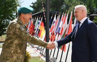 Ndihmës Sekretari i Përgjithshëm i NATO-s diskuton me komandantin e KFOR-it për situatën e sigurisë në Kosovë ndihmes-sekretari-i-pergjithshem-i-nato-s-diskuton-me-komandantin-e-kfor-it-per-situaten-e-sigurise-ne-kosove