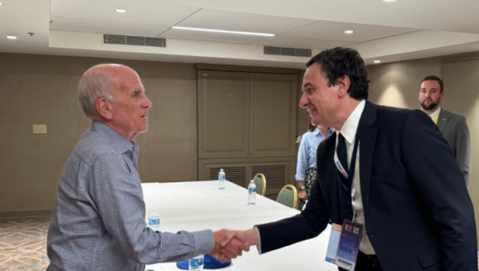 kurti-takon-senatorin-welch,-flasin-per-thellimin-e-marredhenieve-mes-dy-vendeve-ne-ekonomi-e-politike