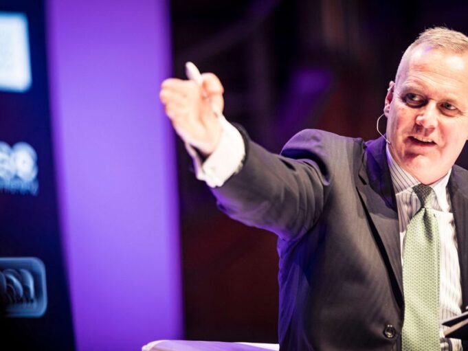 nato-deshiron-qe-serbia-te-luaje-nje-rol-pozitiv-ne-rajon,-thote-ruge