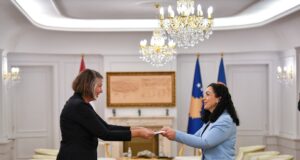 Osmani pranon letrat kredenciale nga ambasadorja e re e Holandës, Karin Boven osmani-pranon-letrat-kredenciale-nga-ambasadorja-e-re-e-holandes,-karin-boven