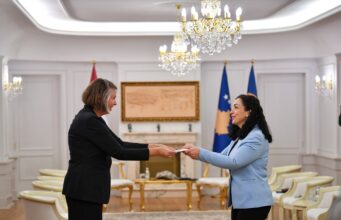 Osmani pranon letrat kredenciale nga ambasadorja e re e Holandës, Karin Boven osmani-pranon-letrat-kredenciale-nga-ambasadorja-e-re-e-holandes,-karin-boven