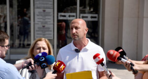 Politikani maqedonas ofendon shqiptarët me termin “shiptar”, paditet nga VLEN-i politikani-maqedonas-ofendon-shqiptaret-me-termin-“shiptar”,-paditet-nga-vlen-i