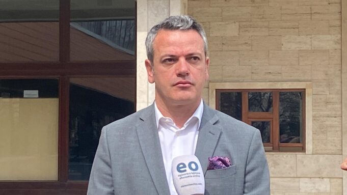 gashi-per-viziten-e-kurtit-ne-burgje:-a-e-pyeti-haxhiun-pse-kane-ndodhur-gjithe-keto-arratisje-kohet-e-fundit