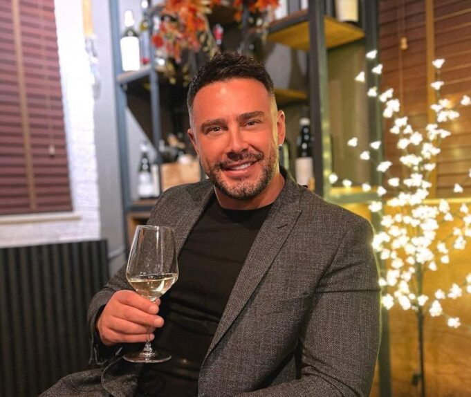 robert-berisha-e-pranon-se-ka-bere-botoks-ne-fytyre