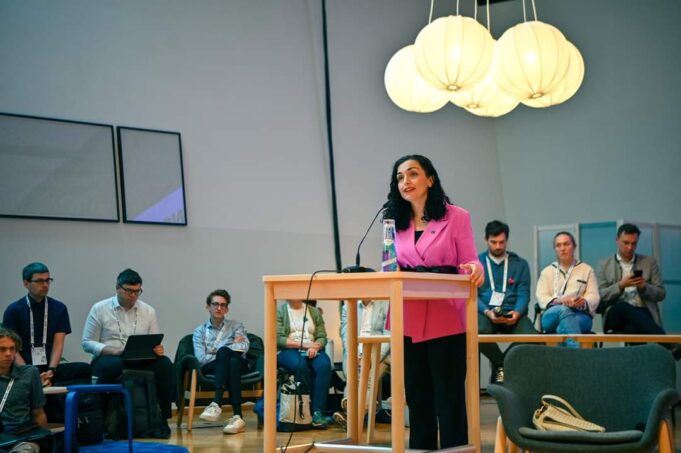 osmani-pjese-e-forumit-alpbach,-diskuton-me-te-rinjte-per-“tema-te-rendesishme-qe-prekin-kosoven-dhe-evropen”