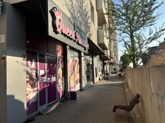 nje-i-moshuar-humb-jeten-ne-nje-qender-“masazhi”-ne-arberi