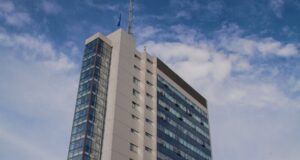 Pushteti i LVV-së akuzohet për reklamimin e “grafikoneve imagjinare” që s’e pasqyrojnë “realitetin e hidhur” në Kosovë pushteti-i-lvv-se-akuzohet-per-reklamimin-e-“grafikoneve-imagjinare”-qe-s’e-pasqyrojne-“realitetin-e-hidhur”-ne-kosove