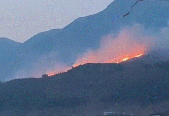 zjarr-ne-fshatin-valare-te-gjirokastres,-flaket-drejt-staneve