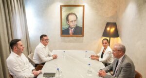 Abdixhiku në takim lamtumirës me shefin e OSBE-së në Kosovë, e falëderon për mbështetjen ndaj vendit abdixhiku-ne-takim-lamtumires-me-shefin-e-osbe-se-ne-kosove,-e-falederon-per-mbeshtetjen-ndaj-vendit