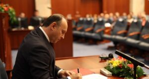 Gashi do të përballet me një interpelancë për incidentin në Aeroportin e Shkupit gashi-do-te-perballet-me-nje-interpelance-per-incidentin-ne-aeroportin-e-shkupit