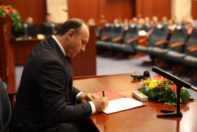 gashi-do-te-perballet-me-nje-interpelance-per-incidentin-ne-aeroportin-e-shkupit