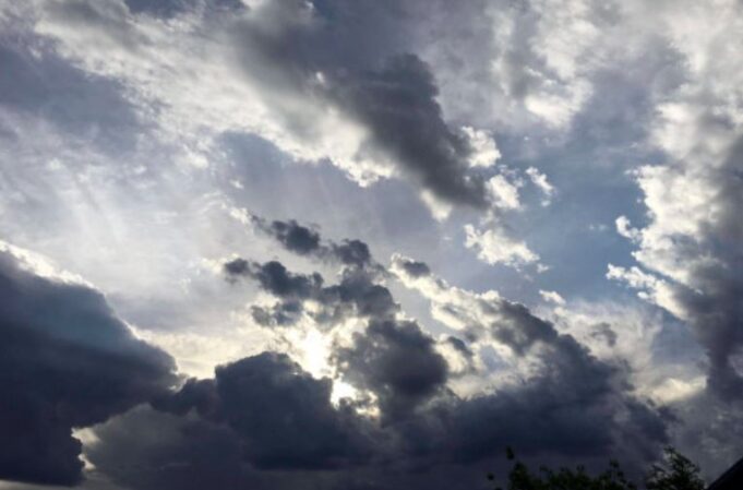 rrebeshe-shiu-diten-e-enjte,-bien-pakez-temperaturat