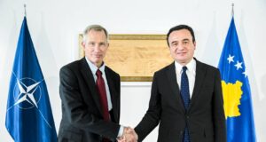 Kurti i tregon zyrtarit të lartë të NATO-s si po i zmbrapsin sulmet e Serbisë kurti-i-tregon-zyrtarit-te-larte-te-nato-s-si-po-i-zmbrapsin-sulmet-e-serbise