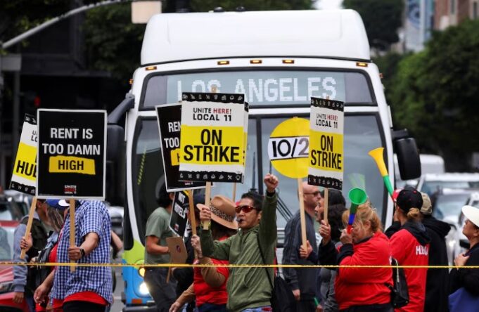 10-mije-punonjes-te-hoteleve-ne-shba-bejne-greve,-pasi-bisedimet-per-kontraten-prishen