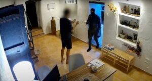 Policia spanjolle arreston tre persona, për bastisje në ‘të paktën 22’ shtëpi luksoze në Ibiza policia-spanjolle-arreston-tre-persona,-per-bastisje-ne-‘te-pakten-22’-shtepi-luksoze-ne-ibiza