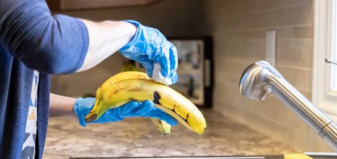 nuk-ka-nevoje-t’i-dezinfektoni-gjesendet-ushqimore,-pastroni-duart-tuaja